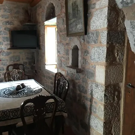 Lodge γαλήνη στα πιο άγρια τοπία της μάνης *
