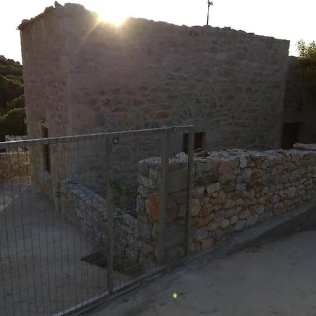 γαλήνη στα πιο άγρια τοπία της μάνης Λάγια